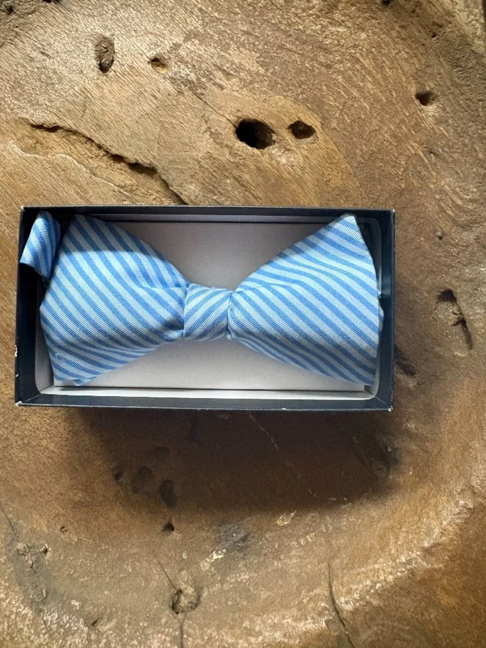 Vineyard Vines blue silk striped bow tie twee dapper preppy wedding occasion